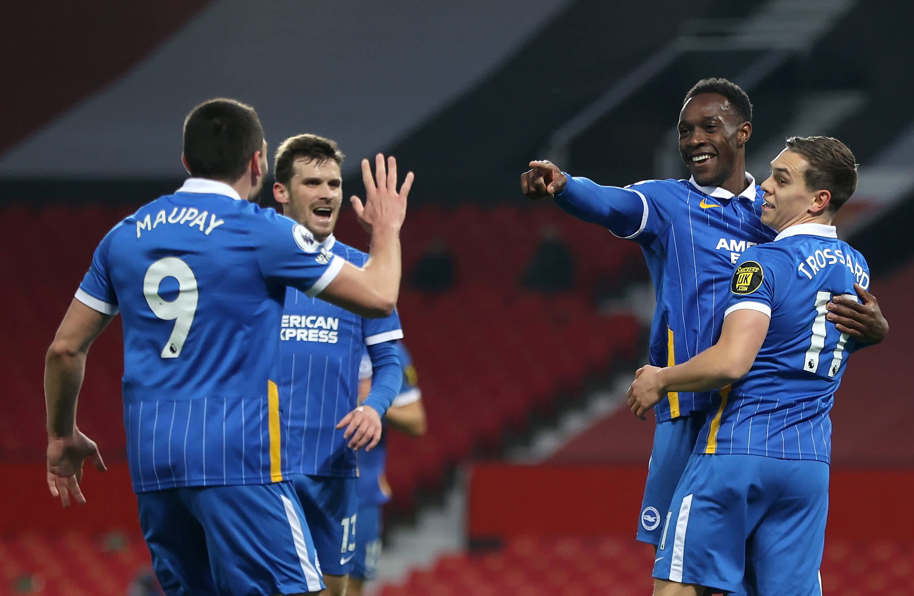 的操场上坚 的操场上坚